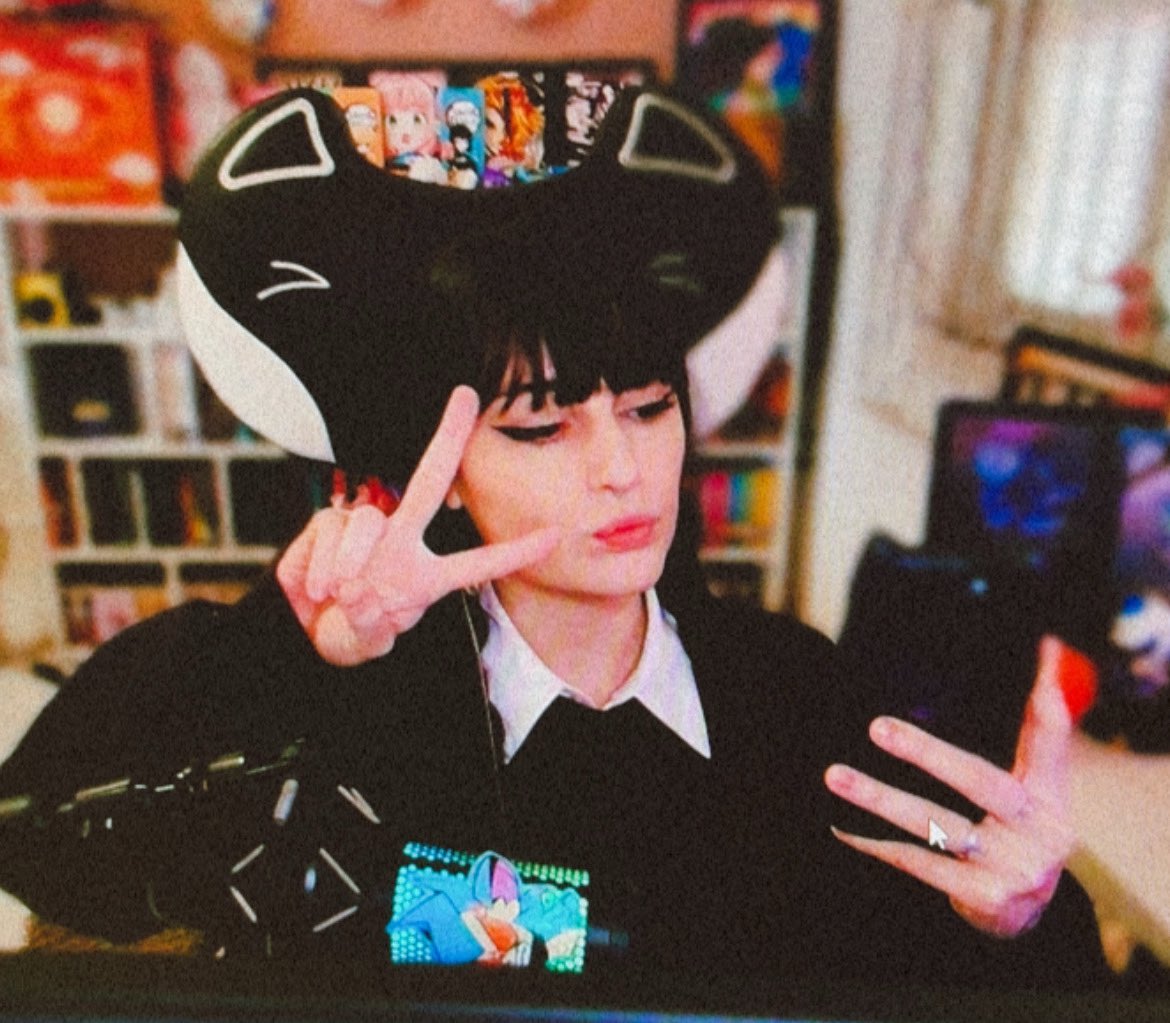 SUBATHON DIA 3 ON! 

De wandinha hj  👻🎃