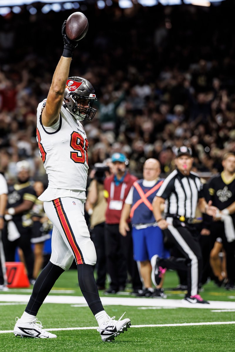 BuccaneersComms's tweet image. Chase McLaughlin &amp;amp; Anthony Nelson Named NFC Players of the Week

- 1st set of Tampa Bay teammates to earn Player of the Week honors in the same week since 2008

- The Buccaneers 4 Player of the Week awards in 2025 are the most in the NFL

Full Release: bccn.rs/3JBjfQe