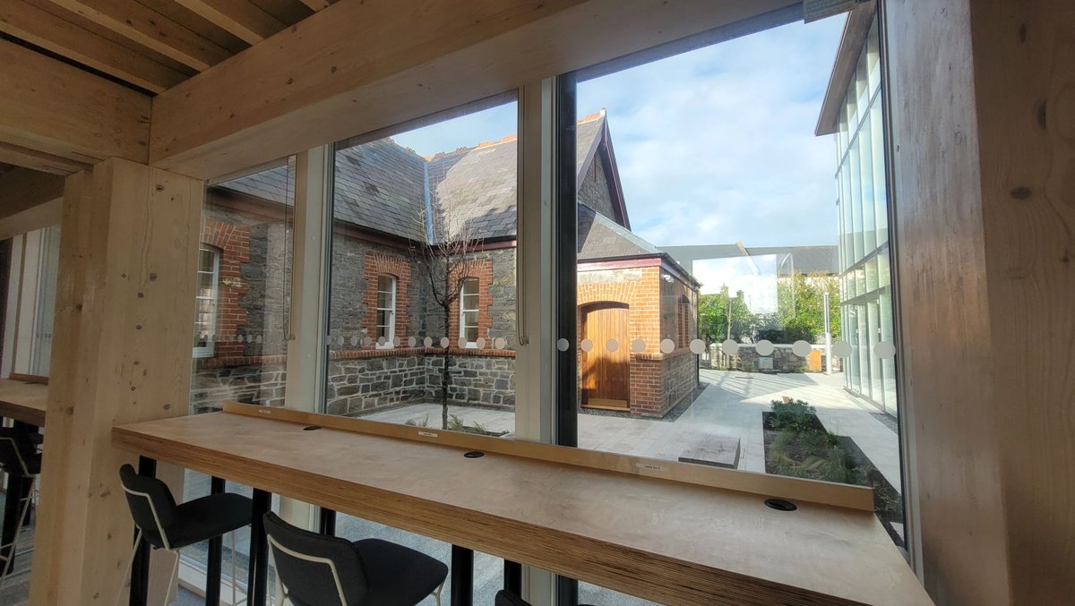 workrestplayni's tweet image. Congratulations to everyone at Westmeath Libraries on the official opening of Kinnegad Library this week. The Old School House has been transformed into a modern library and community hub that will have many benefits for the local area...

#modernlibraries #ireland