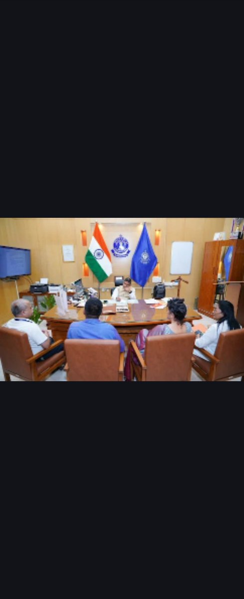 sshivamca's tweet image. On 28th Oct,during #VigilanceAwarenessWeek, Mumbai Customs Zone-I administered the Integrity Pledge &amp;amp; held an interactive session with Commissioner General.
Encouraging to see trade interacting fearlessly with officers — approachable, transparent &amp;amp; trade-friendly. 👏
@cbic_india