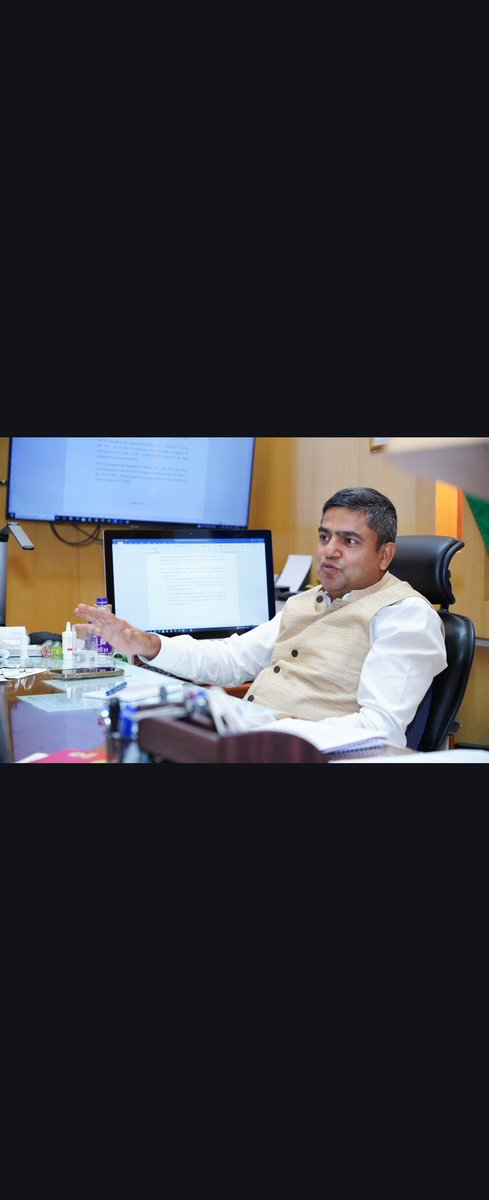 sshivamca's tweet image. On 28th Oct,during #VigilanceAwarenessWeek, Mumbai Customs Zone-I administered the Integrity Pledge &amp;amp; held an interactive session with Commissioner General.
Encouraging to see trade interacting fearlessly with officers — approachable, transparent &amp;amp; trade-friendly. 👏
@cbic_india