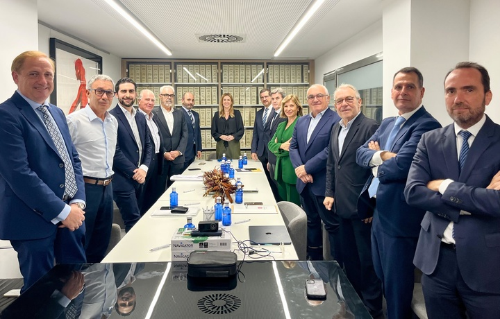 regiondemurcia's tweet photo. 📱🛰️La Comunidad apuesta por el desarrollo del proyecto especializado en microelectrónica y tecnología cuántica de Quantix Edge.

La Sociedad de Capital Riesgo, Murcia Emprende, en la que participa el Gobierno regional junto con Caixa, Cajamar y Banco Sabadell, respalda el proyecto de la empresa.

Noticia: https://t.co/PQnUqCOILm