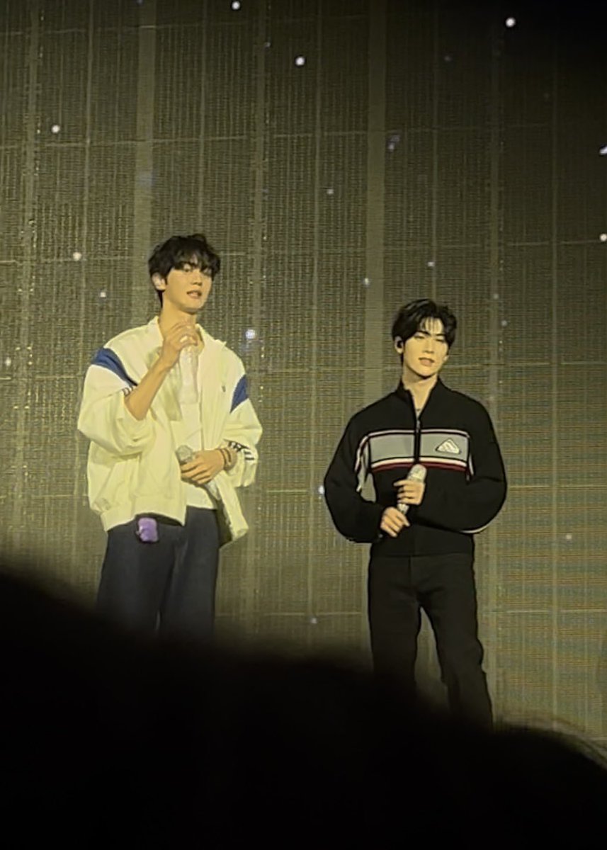 ouricky_'s tweet image. going through my jebi soundcheck videos and i know its probably just the angle but what in the yaoi proportions