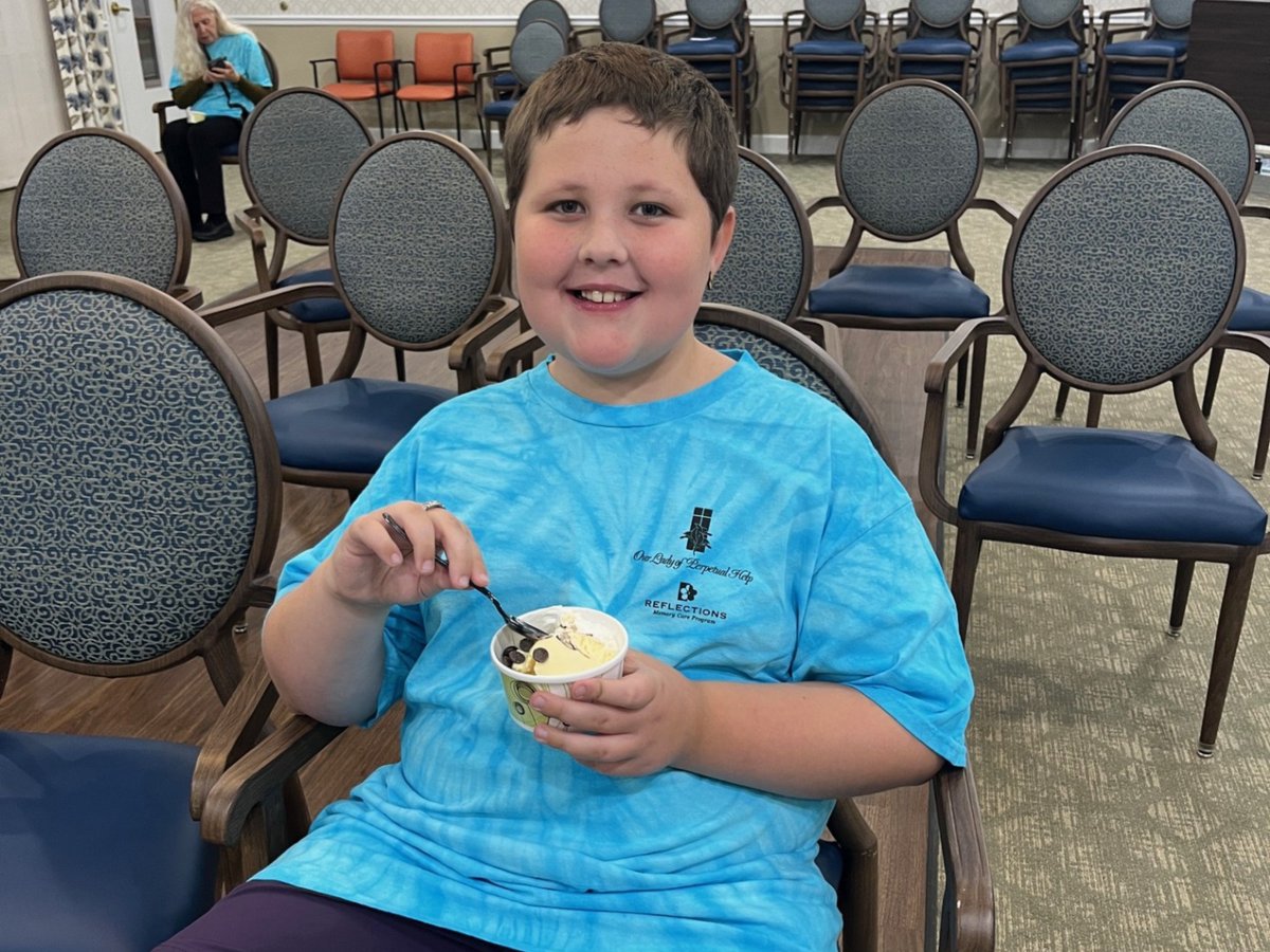 Students at Rosemont Forest Elementary partnered w/ Our Lady of Perpetual Help to support Alzheimer’s research &amp; enjoyed an ice cream party to celebrate 4th grader Harrison Slye’s T-shirt design.

Read more → vbcpsblogs.com/core/rosemont-…

#VBCPSCommunityPartners #AlzheimersAwareness
