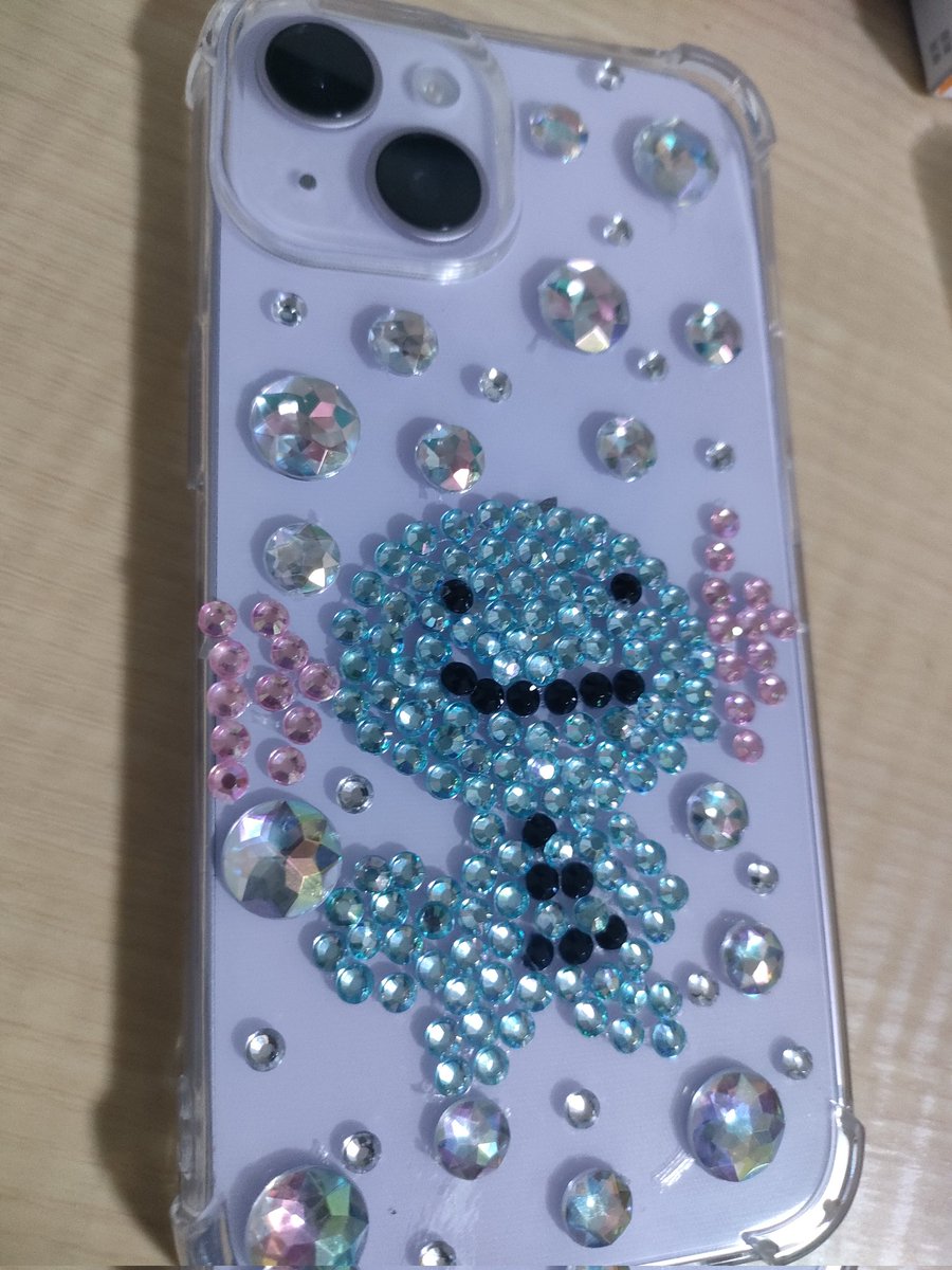 anzuno_X's tweet photo. スマホケースデコってたらこんな時間になっちゃた!!!!!!
寝なきゃ!!
頑張ってウパー作ったつもり!!🍊 https://t.co/eFN3rZHUyx