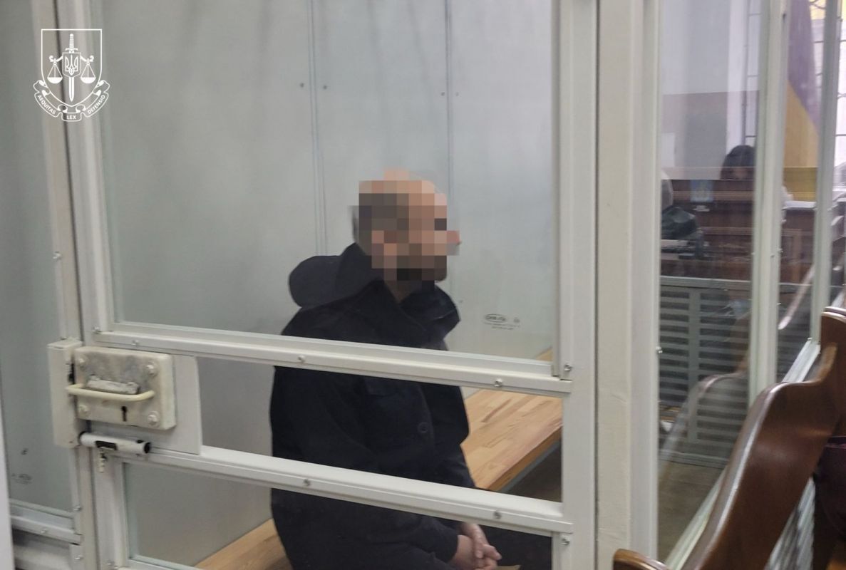 EuromaidanPress's tweet image. A British military instructor switched from training Ukrainian soldiers to spying for Russia — Ukraine&apos;s security service.

The man arrived in January 2024 and worked in southern Mykolaiv and with a border guard unit, but by September he was advertising his services in…