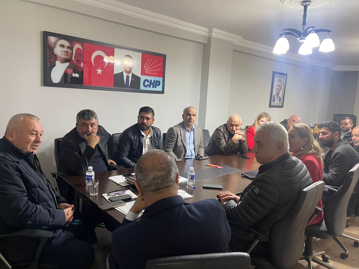 cenginyurt52's tweet photo. İstanbul Zeytinburnu İlçe Örgütümüzü ziyaret ettim. Cumhuriyetimizin 102. yılını büyük bir coşkuyla kutlayacağımız Fener Alayı yürüyüşümüze tüm yurttaşlarımızı bekliyoruz.
Saat 20.00’da Zeytinburnu Adliye Meydanında buluşuyoruz!
Yaşasın Cumhuriyet! 🇹🇷
@herkesicinCHP https://t.co/kK41yikmVR
