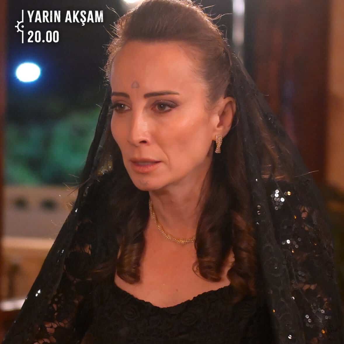 Sevda about to drop a bomb, she's gonna tell everyone melek and Yildiz are sister #HalefKöklerinÇağrısı