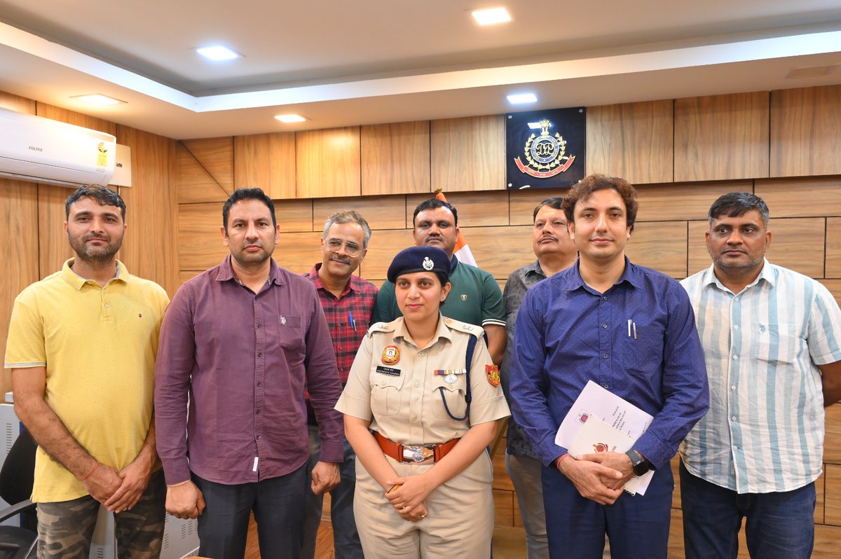 दिल्ली में ड्रग्स के सौदागरों पर <a href="/DCPSEastDelhi/">DCP South East Delhi</a>  का तगड़ा प्रहार!
दक्षिणी पूर्वी ज़िले की एंटी-नारकोटिक्स स्क्वॉड ने किया बड़ा खुलासा। मेडिकल वीज़ा पर आया एक नाइजीरियाई नागरिक निकला ड्रग पेडलर!
MDMA की सप्लाई से लेकर दिल्ली में अवैध रूप से रह रहे 5 अफ्रीकी नागरिकों  का नेटवर्क