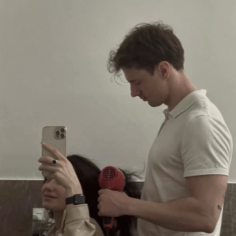 fd_ian___'s tweet photo. 머리말리는 거 교육시키고 머리카락 엉킨부분 말리다가 나 아프게하면 손바닥 혼내기

#멜섭 #ms https://t.co/sxrhIbi59E