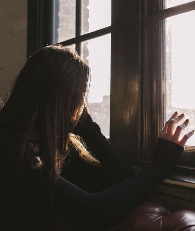 وَ...

راستش را بخواهید؛
دوست دارم به خواب بروم؛
دمی،
ساعتی،
برای قرنی،
برای همیشه...