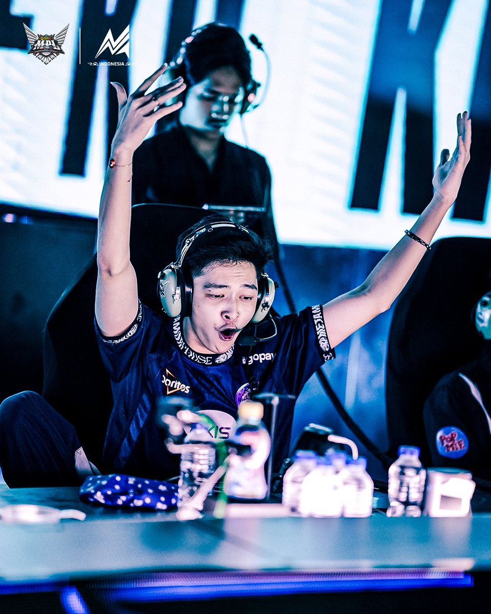 mplidofficial's tweet image. Potret kemenangan pertama EVOS dibabak playoffs MPL ID S16 🔥

#EVOS #WeOwnThis #MPLIDS16 #PostMatch #MPLOnStage #NiceGame