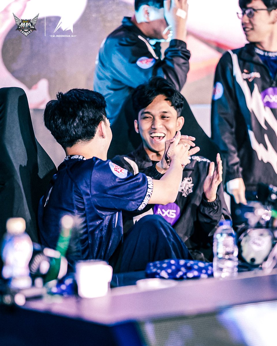 mplidofficial's tweet image. Potret kemenangan pertama EVOS dibabak playoffs MPL ID S16 🔥

#EVOS #WeOwnThis #MPLIDS16 #PostMatch #MPLOnStage #NiceGame
