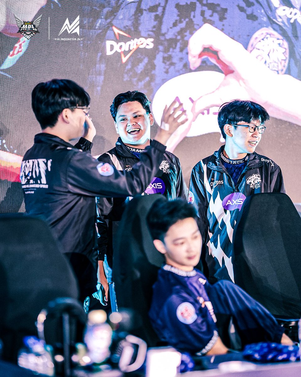 mplidofficial's tweet image. Potret kemenangan pertama EVOS dibabak playoffs MPL ID S16 🔥

#EVOS #WeOwnThis #MPLIDS16 #PostMatch #MPLOnStage #NiceGame