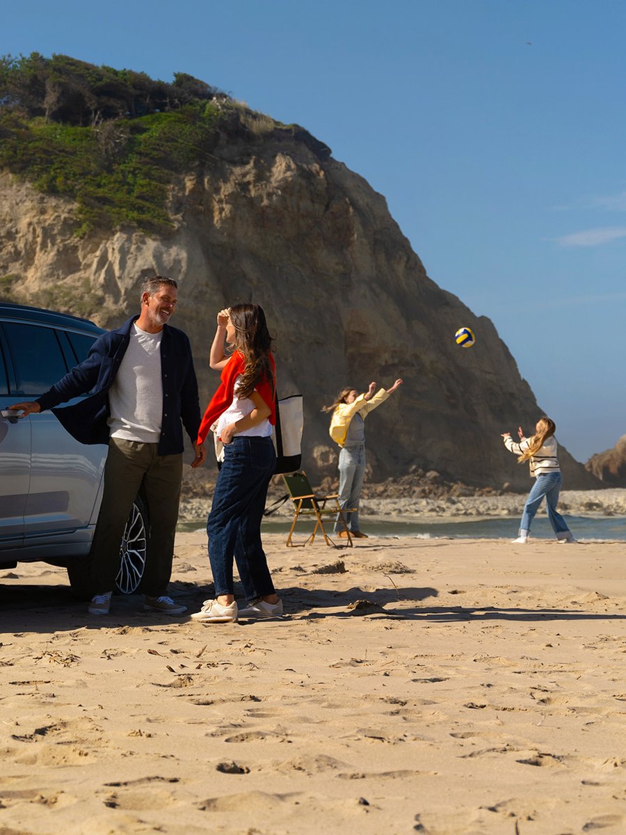 La grande aventure vient de passer à la vitesse supérieure. Explorez jusqu'à trois rangées de plaisir en famille avec le nouveau Jeep® Grand Cherokee L.