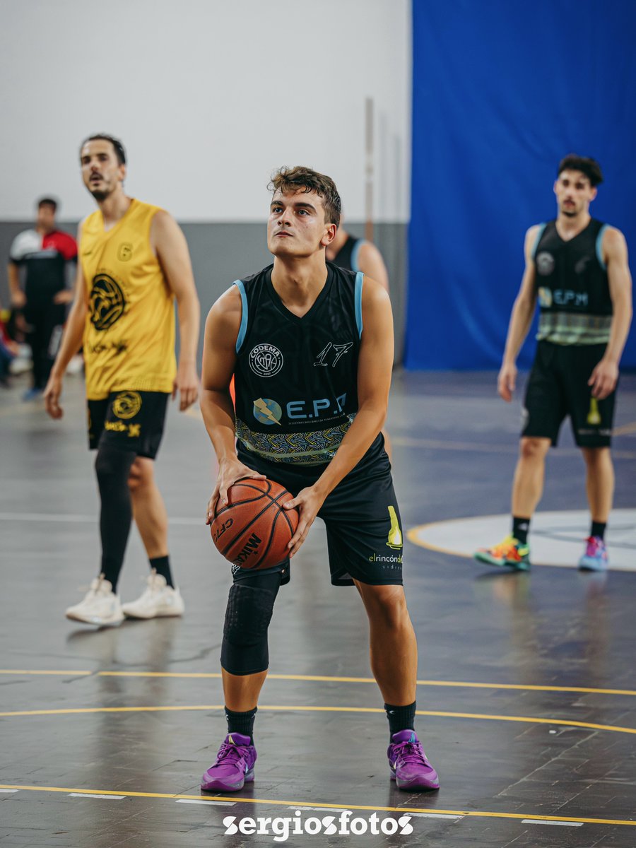 Algunas imágenes del partido de 2ª FBPA Masculina disputado el domingo 19/10/25 entre el A.A. Codema (<a href="/codemagijon/">Col.Corazón de María</a>) {65} y La Santina Pumarín (<a href="/cbPumarin/">C.Baloncesto Pumarín</a>) {42}.

Más fotos en sfts.sergiosfotos.com