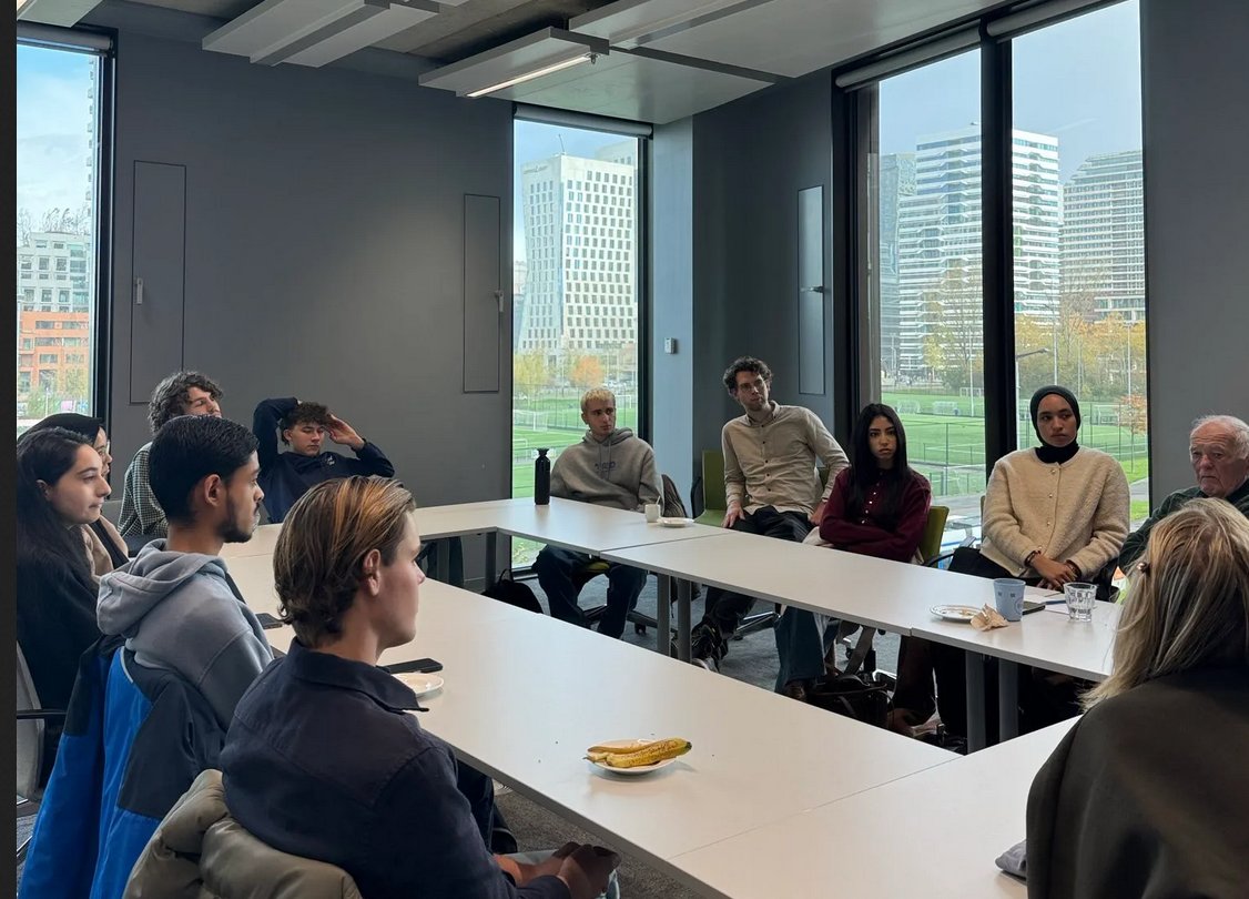 WebWatchDD's tweet image. Wij gingen in gesprek met studenten over desinformatie, misleiding en de rol van algoritmes tijdens verkiezingstijd in Nederland.

Veel van elkaar geleerd!

foundationmaxvanderstoel.nl/in-gesprek-ove…

#TK2025 #NLpol #NLkiest #verkiezingen