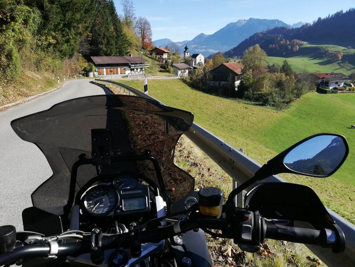 I definitely prefer this to a car windshield 🙂🏍️👍 #motorcycles