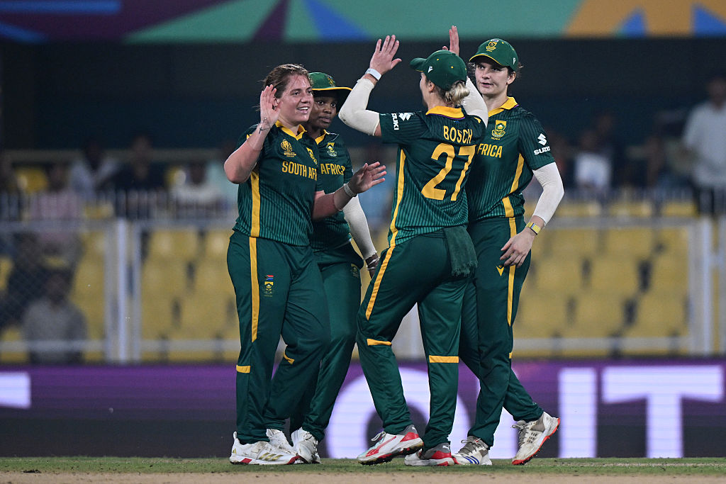 🚨SOUTH AFRICA REACH FINAL🚨

It has finally happened!! 🔥

For the 1st time in their cricketing history, South Africa have qualified for an ODI World Cup final - Men's or Women's.
