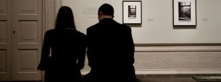 ما رأيك بأن نصبح عمقًا فلسفيًا؟
أن نغادر سطح الأشياء، وننزل إلى قاع المعنى