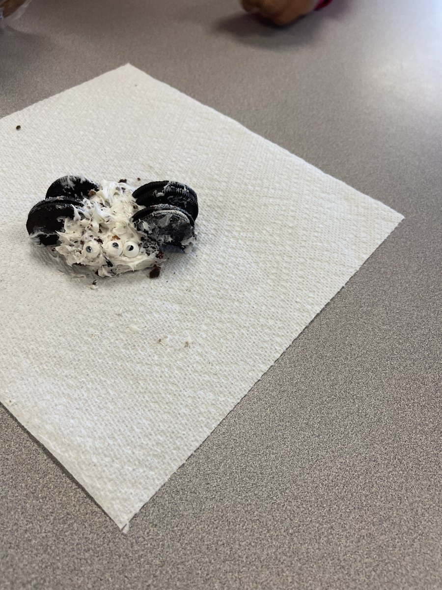 PiedmontMSNC's tweet photo. Students have been having a great time during Friday clubs! 🍪 Last week, Baking Club got creative by designing fun (and delicious) treats using Oreos. Talk about a perfect mix of creativity and flavor! 😋 #PDMSPanthers #PantherPride #EngagedInExcellence @AGHoulihan @UCPSNC https://t.co/Se87obzgYV