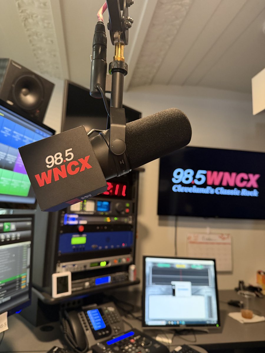 RandomUser2112's tweet image. New mic for the @985WNCX crew. With a supercool logo flag.   Plus you can see my iced tea in the background. Gotta keep Nard caffeinated.