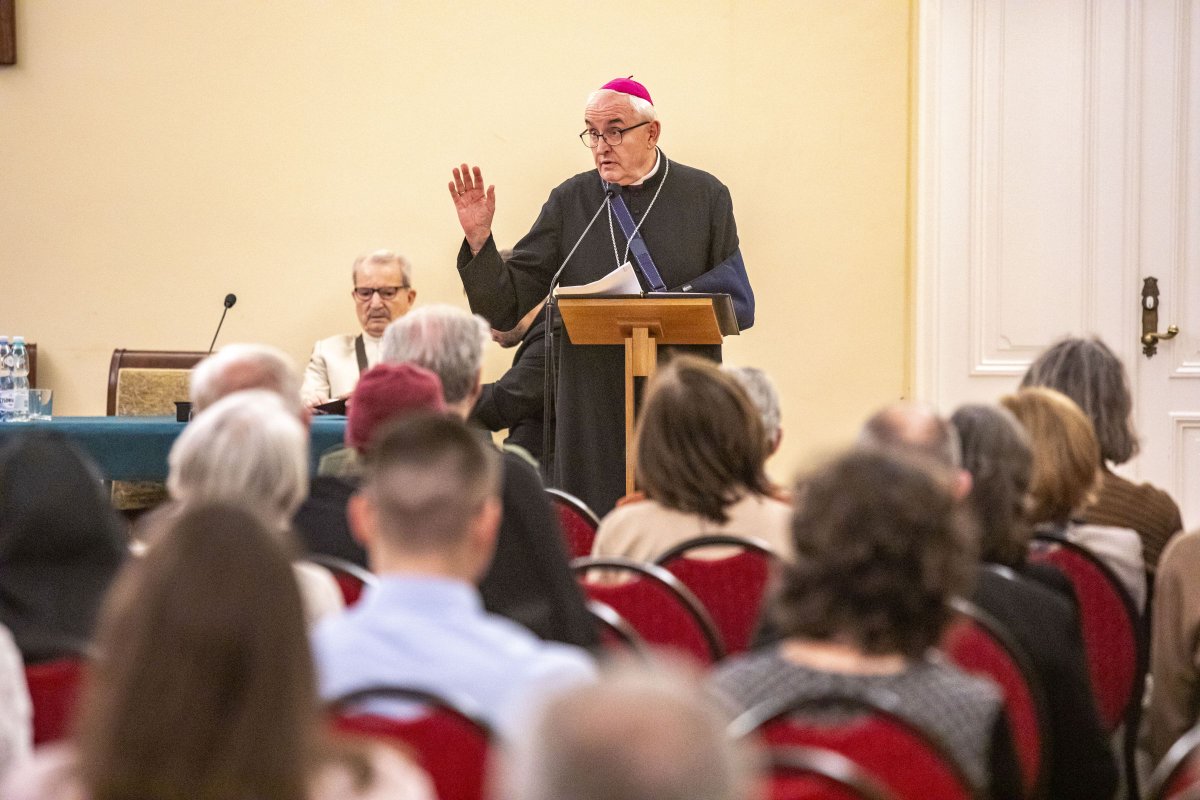 W 60. rocznicę ogłoszenia przez Sobór Watykański II deklaracji „Nostra aetate” w Domu Arcybiskupów Warszawskich odbyła się konferencja na temat wkładu tego dokumentu do dialogu, pokoju i harmonii.
fot. Tomasz Gołąb/Gość Warszawski
archwwa.pl/aktualnosci/w-…