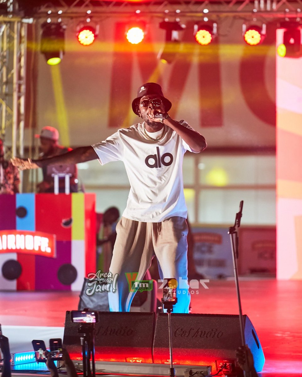 Y1079FM's tweet image. Thank you @kwawkese for coming through #AreaCodesJam25 

📸: @zoharstudiosgh 

#AreaCodesJam #PinkOnY #PinkAreaCodesJam #yfmghana #ytvghana #fyp #breastcancerawarenessmonth #kwawkese