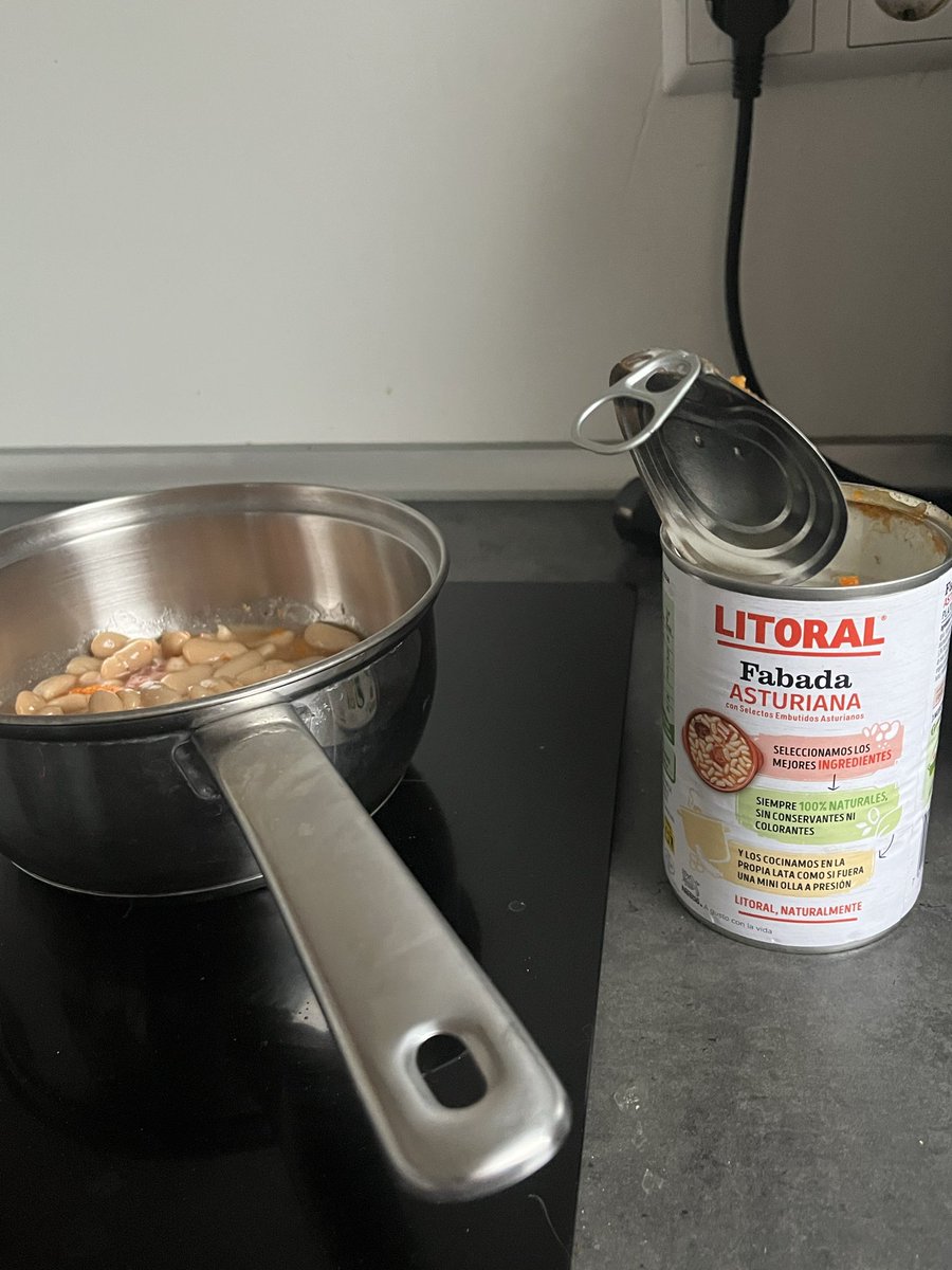 Gracias a quien decidió meter fabada en lata y gracias a mis padres por traerlas