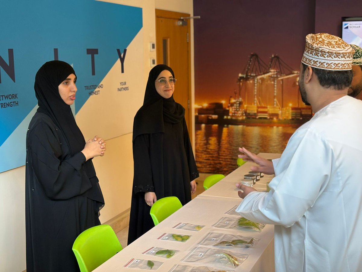 AgrResearchOman's tweet photo. شارك المختصون من دائرة البحوث الزراعية بشمال الباطنة في احتفال الشركة العُمانية للحاويات العالمية بمناسب�� يوم الزراعة العماني، ضمن الجهود المشتركة لتعزيز الوعي بالممارسات الزراعية الحديثة واستدامة الإنتاج.
#يوم_الزراعة_العماني https://t.co/raamUzkLGB