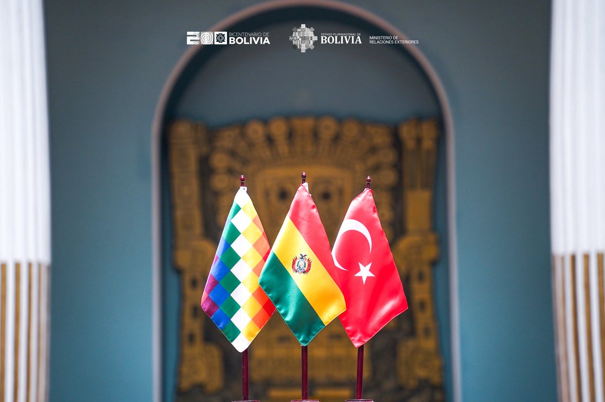 Desde el Ministerio de Relaciones Exteriores del Estado Plurinacional de Bolivia, extendemos nuestrasfelicitaciones al pueblo y Gobierno de Türkiye en conmemoración al 102º aniversario del Día de la República, celebrado cada 29 de octubre.
