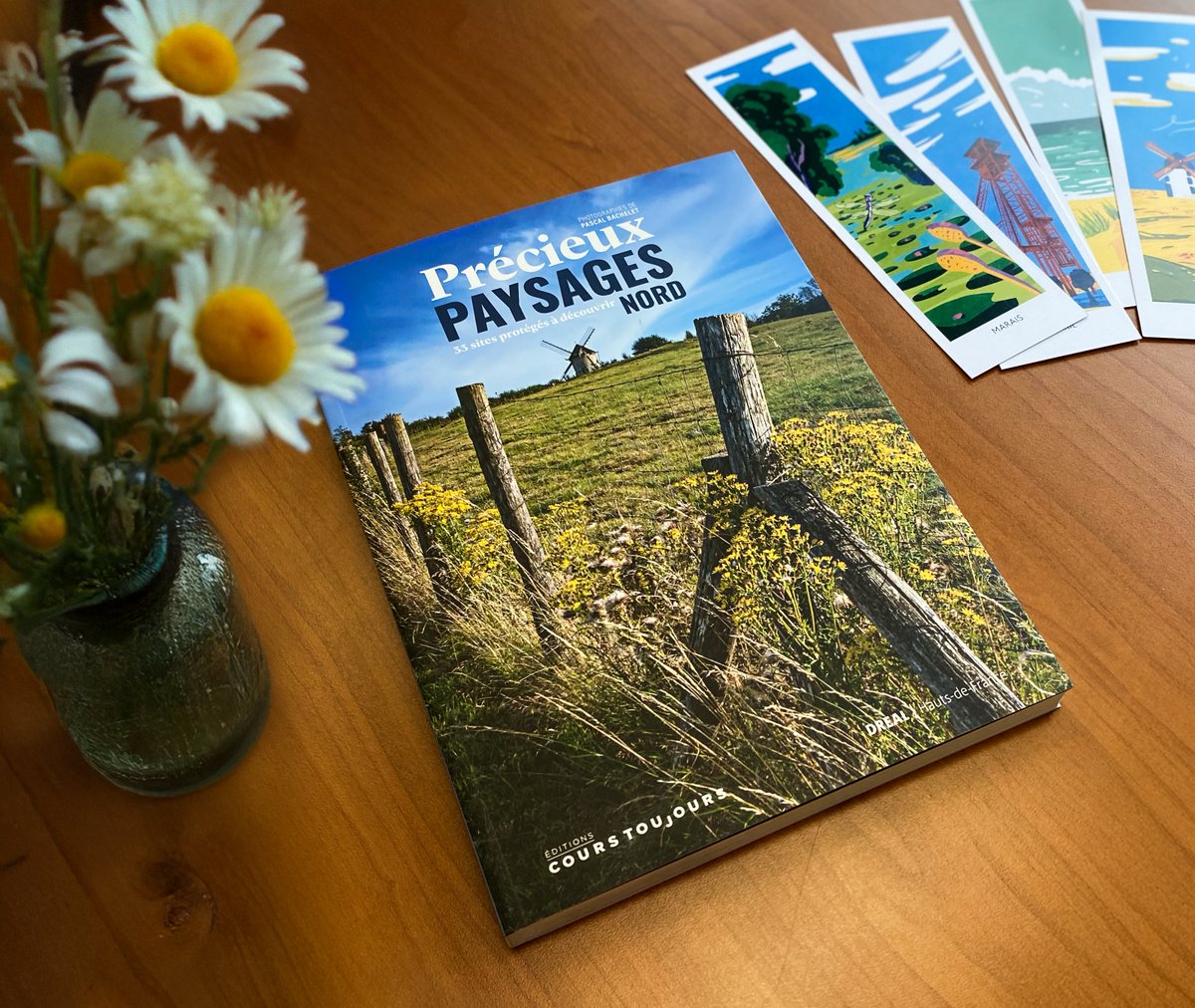 🌿 Précieux Paysages - Nord paraît aujourd’hui !
Un ouvrage publié aux éditions Cours toujours, issu d’un projet porté par la DREAL Hauts-de-France pour faire découvrir la diversité des #paysages remarquables du département du #Nord.
Pour en savoir plus : …-france.developpement-durable.gouv.fr/?La-DREAL-Haut…
