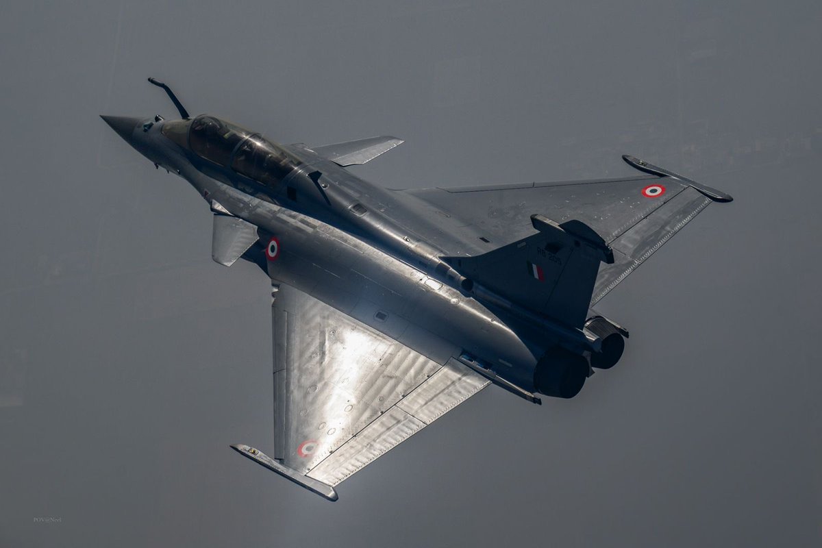 Hon'able President in the rear cockpit of the lead aircraft, CAS in the rear cockpit of the trail aircraft. <a href="/rashtrapatibhvn/">President of India</a> <a href="/IAF_MCC/">Indian Air Force</a>