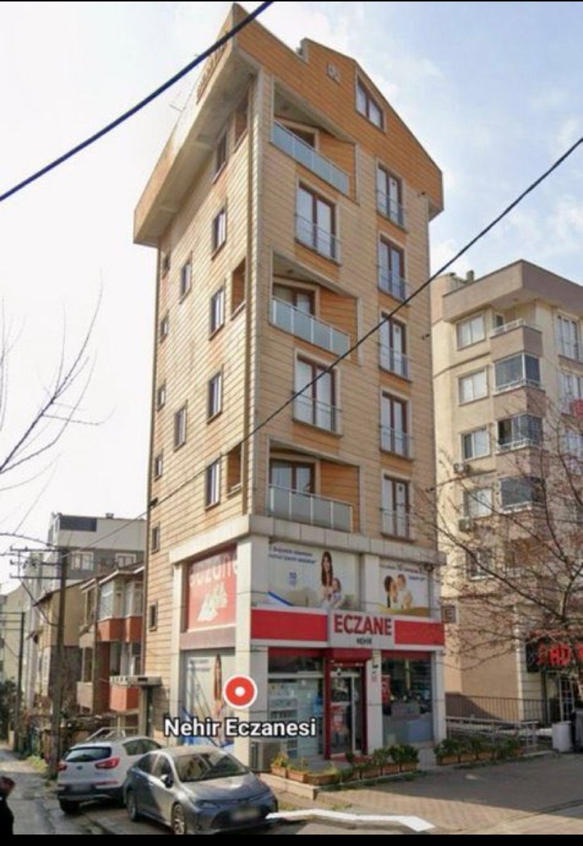 627 kişi 12 saattir bir binadan 2 kişiyi çıkartamadı. Bakın 1 tane bina. Deprem'i siz düşünün. İstanbulda olası bir deprem'de kurtarılmayı düşünmeyin üzerimize ucaklar ile kireç ilaç dökecekler ki kokma cürüme hastalık olmasın diye.   #Gebze