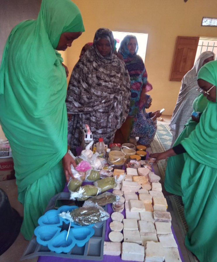 Ruralities52's tweet photo. 🌿 In Aleg, 15 women turn local plants into soaps &amp; cosmetics, blending biodiversity with entrepreneurship. 💚
Market access &amp; management remain challenges, but their creativity shows the power of natural, sustainable products.
🔗 https://t.co/CUsLiAlrEp

#RURALITIES https://t.co/SCmC7K4hgH