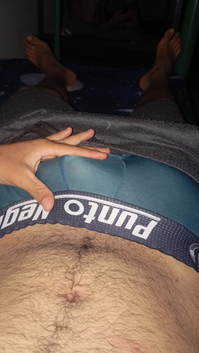 Vel1juanito's tweet photo. Cómo ven a este papasito policía? 
#Policiales #pajamañanera https://t.co/Tk8gNEcSE0