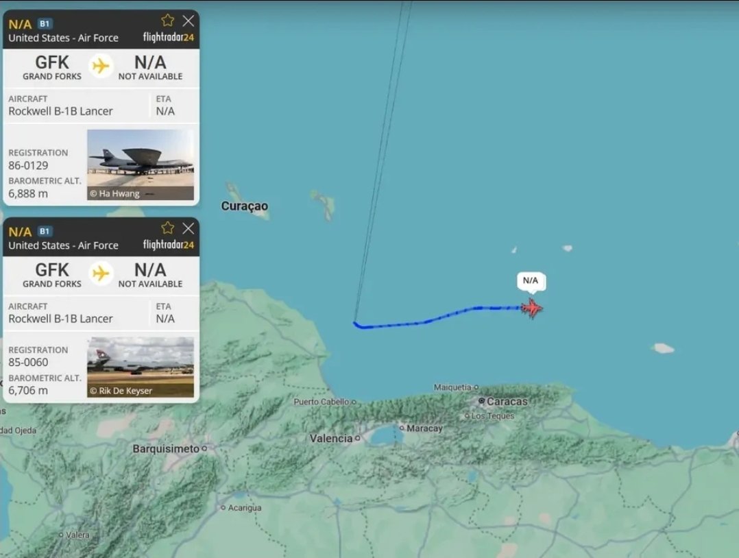 TRUFAULT's tweet image. Dos bombarderos pesados B-1B &apos;Lancer&apos; 🇺🇲 volaron hace 2 días sobre la costa de 🇻🇪 y frente a Caracas a una distancia mucho más cercana que la última vez.
Los B1-B incluso pasaron a 25km de la Isla Margarita.
Ambos bombarderos iban escoltados por sendos aviones #F35B #LightningII.
