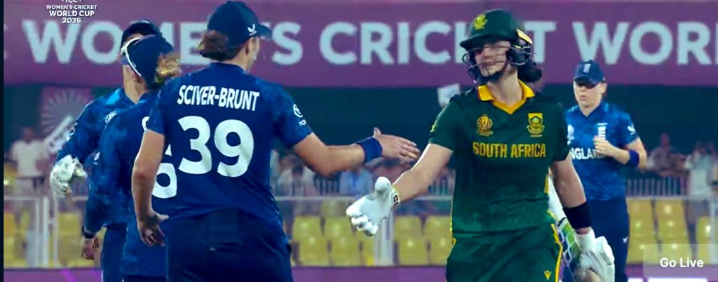 weirdodan's tweet image. The South Africans are through to the finals 🔥

#WorldCup2025 #Kapp #SAvsENG #SAwVsENGw #Laura #LauraWolvaardt