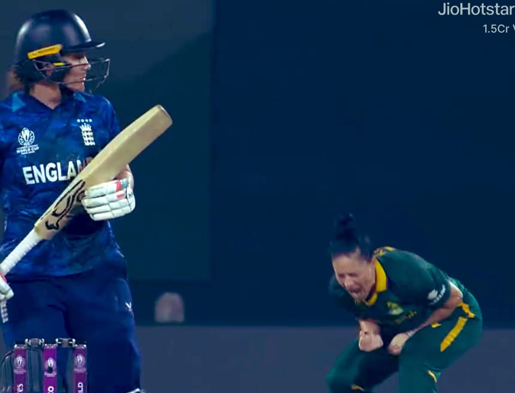 weirdodan's tweet image. The South Africans are through to the finals 🔥

#WorldCup2025 #Kapp #SAvsENG #SAwVsENGw #Laura #LauraWolvaardt