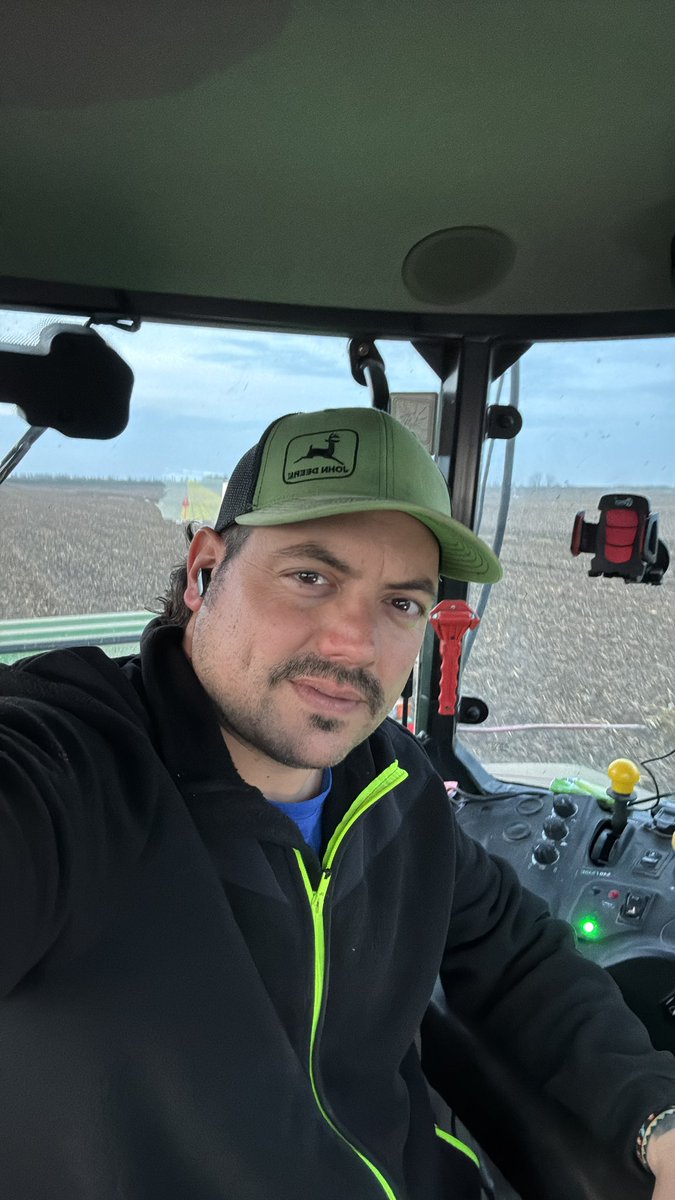 Planting wheat in Italy...🇮🇹 But to have Canada in my heart...