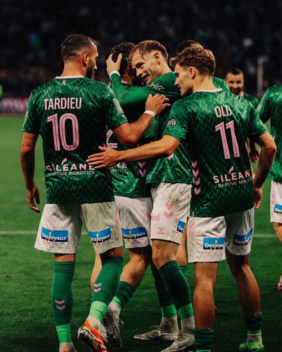 𝗣𝘂𝗶𝘀𝘀𝗮𝗻𝗰𝗲 9️⃣

6️⃣ buts à 𝑆𝑎𝑖𝑛𝑡-𝐸𝑡𝑖𝑒𝑛𝑛𝑒,
3️⃣ buts à 𝐷𝑢𝑛𝑘𝑒𝑟𝑞𝑢𝑒,
Victoires de l’<a href="/ASSEofficiel/">AS Saint-Étienne</a> 💚 et de l’<a href="/usldunkerque/">USL DUNKERQUE 🐬</a> 🐬 !

Un mardi soir réussi pour nos clubs de #Ligue2. ✅

#hummel | #ASSE | #USLD