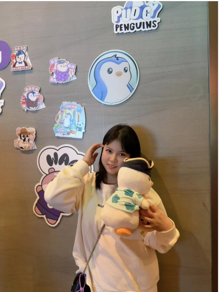cocoethweb's tweet image. Got a Penguin NFT plushie from the event giveaway! 🐧✨
Couldn’t be happier — it’s so cute and iconic.
Feeling super lucky today! 💙 

@PudgyPenguins @PenguAsia @PudgyPenguinsCN, let’s waddle
