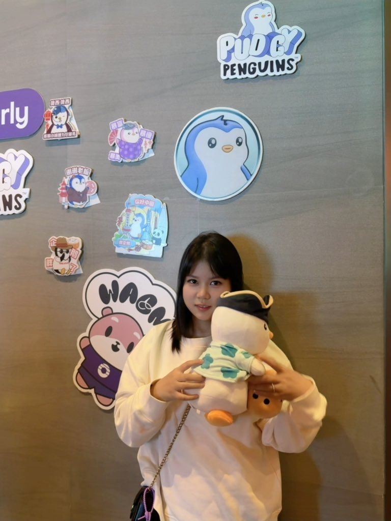 cocoethweb's tweet image. Got a Penguin NFT plushie from the event giveaway! 🐧✨
Couldn’t be happier — it’s so cute and iconic.
Feeling super lucky today! 💙 

@PudgyPenguins @PenguAsia @PudgyPenguinsCN, let’s waddle