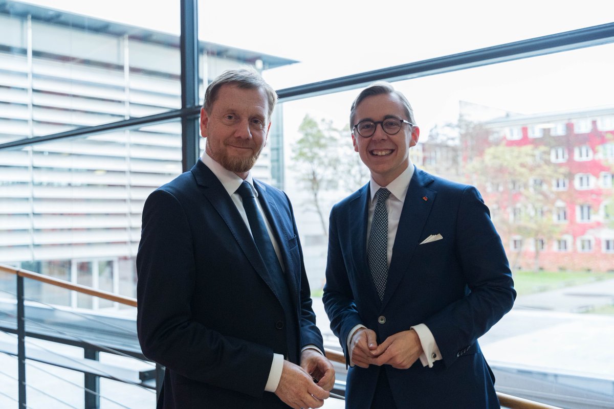 MPKretschmer's tweet image. Ein moderner Staat muss unterstützen – nicht bremsen. Heute habe ich mit Philipp Amthor über #Bürokratieabbau &amp;amp; #Staatsmodernisierung gesprochen. Wir brauchen klare Regeln, weniger Papierkram und mehr Vertrauen in die, die täglich anpacken – in Verwaltung, Handwerk und…