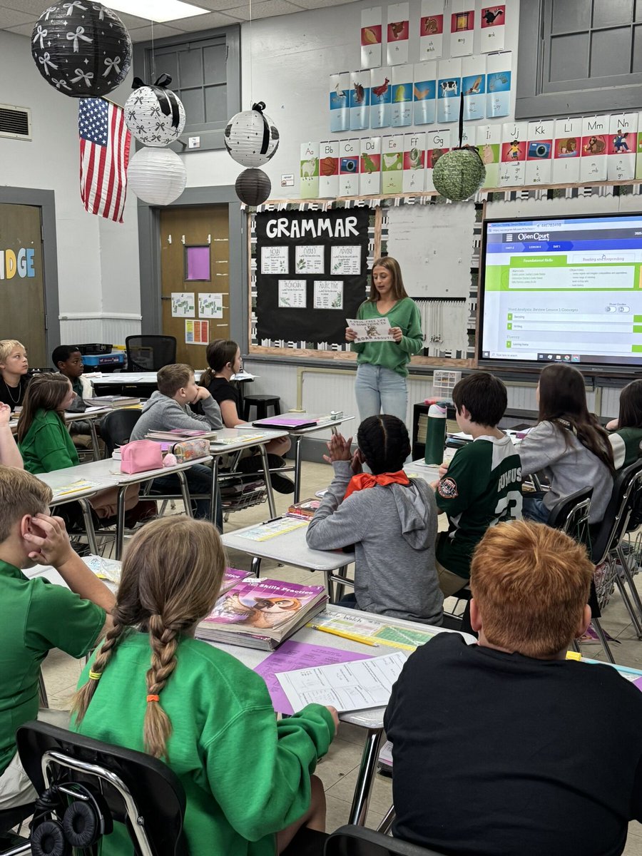 thrive_way's tweet photo. Millry High School Peer Helpers are spreading awareness during Red Ribbon Week by visiting classrooms and sharing daily messages about making positive, drug-free choices.
What an inspiring way to connect with their peers and promote healthy decisions!
#ThriveWay #PeerHelpers https://t.co/4nYhKaiH4G