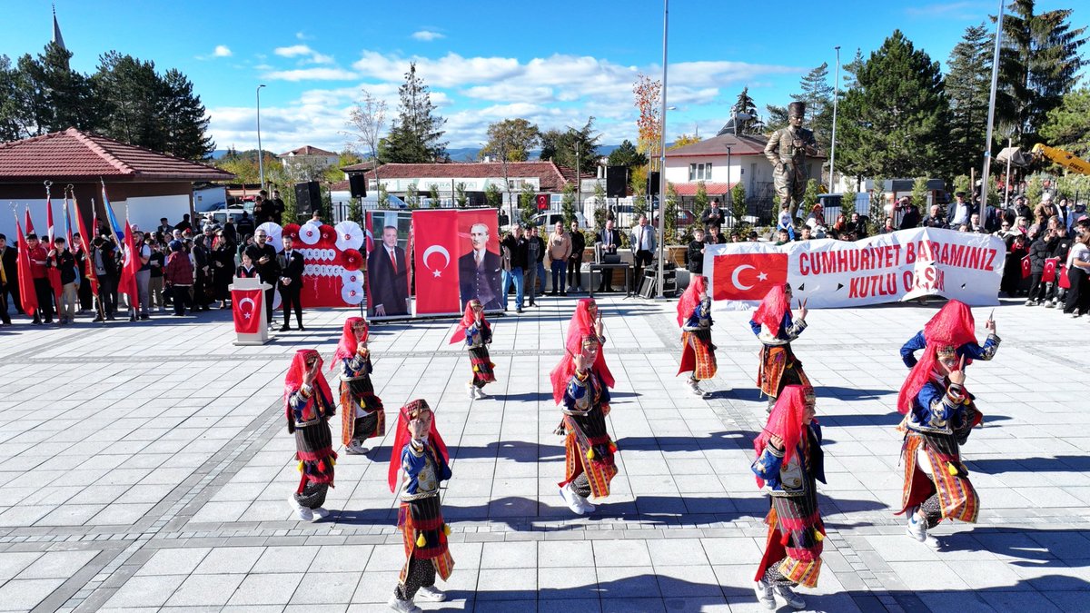 Bugün hep birlikte Cumhuriyet’imizin 102. kuruluş yıl dönümüne kavuşmanın gurur, heyecan ve coşkusunu yaşıyoruz. 

Türkiye Cumhuriyeti ilelebet payidar kalacaktır... 🇹🇷 🇹🇷🇹🇷 

#29EkimCumhuriyetBayramımızKutluOlsun
#ÇerkeşBelediyesiKentMeydanı