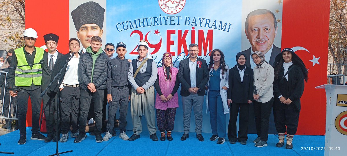 🇹🇷 Cumhuriyetimizin 102. yılı coşkuyla kutlandı!
Valiliğimizin himayeleri ve <a href="/agrimem/">AĞRI MEM</a>  koordinesinde okulumuz tarafından hazırlanan 29 Ekim Cumhuriyet Bayramı il kutlama programı başarıyla gerçekleştirildi.
Katılım sağlayan herkese teşekkür ederiz.
Yaşasın Cumhuriyet! ✨