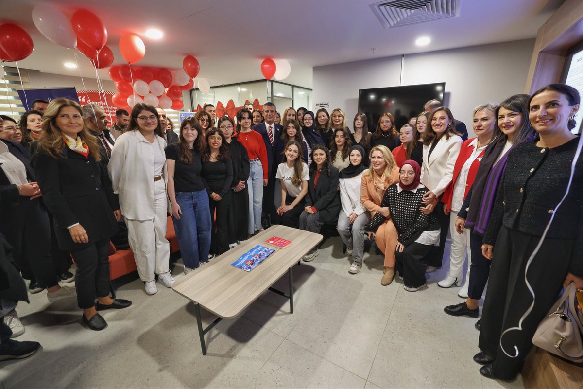 dk_imamoglu's tweet photo. Ülkemiz için yaptığı fedakarlıklarla hepimize ilham ve cesaret veren Önderimiz Mustafa Kemal Atatürk’ün annesi Zübeyde Hanım’ın adını taşıyan, İBB’nin 16. yurdu İBB Zübeyde Hanım Kız Öğrenci Yurdu’nun açılışındaydık. Cumhuriyetimizin geleceği tüm gençlerin güvenli ve konforlu barınmaya, nitelikli eğitime, umutlu bir geleceğe ulaşması için hep birlikte çalışmaya devam edeceğiz.