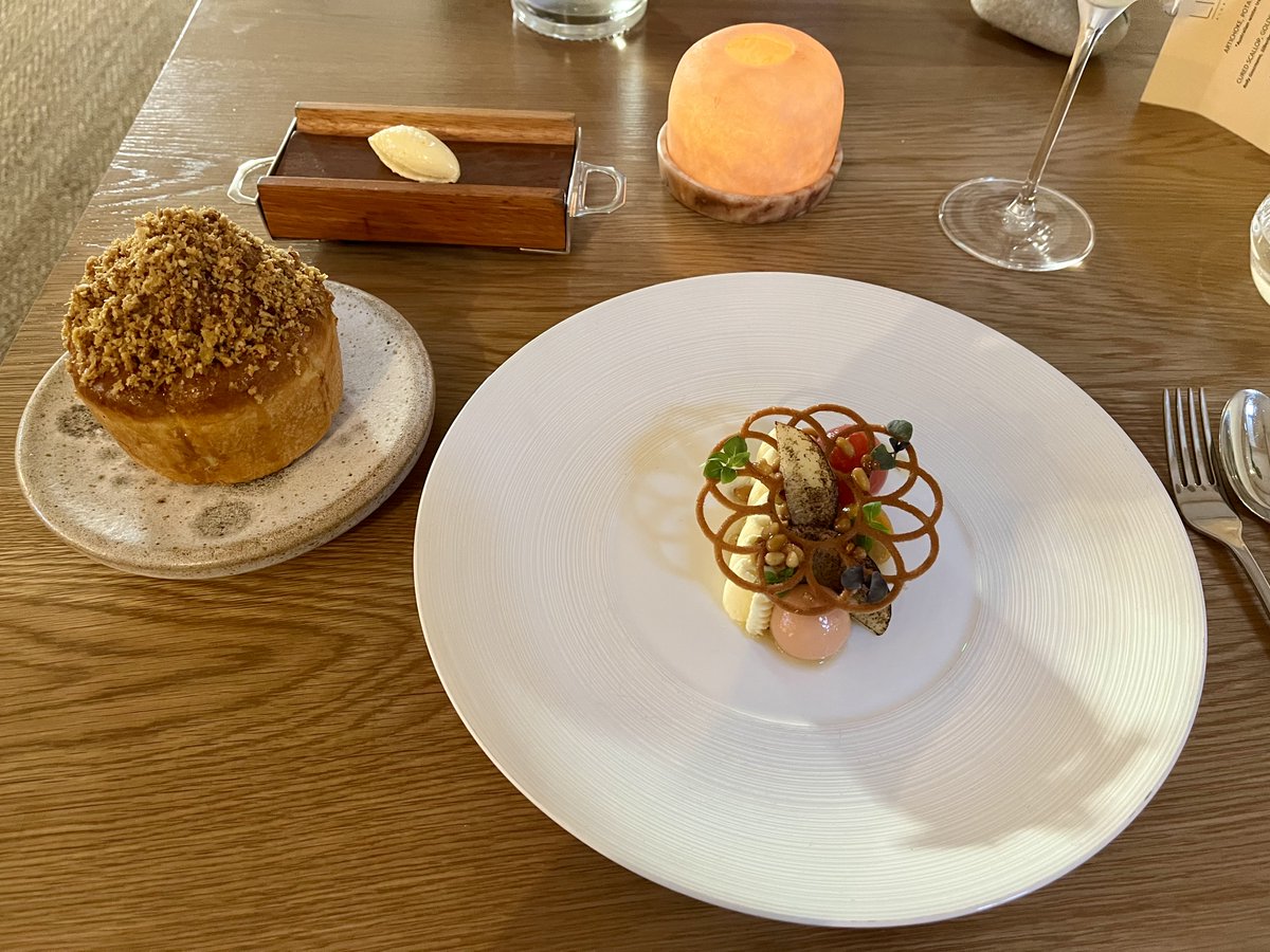 MichelinGuideUK's tweet image. Delicious buttermilk brioche with homemade ricotta at LI~LY by @aidenbyrne 

#Knutsford 

New: guide.michelin.com/gb/en/cheshire…