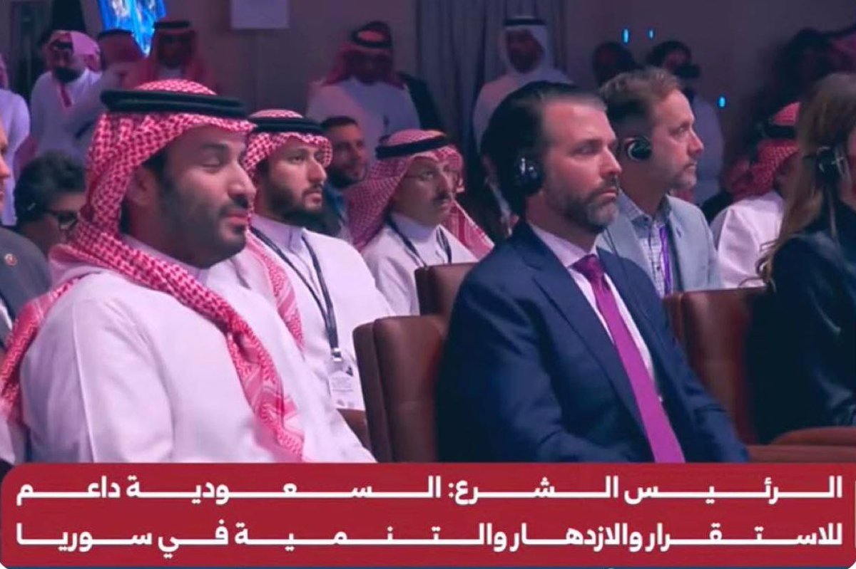 ما خاب أبدا من توكل على الله سبحانه عز وجل ولن يخيب بإذنه تعالى من يضع يده بأيادي مملكة الخير وهذا ليس حديث مواقع بل هو تاريخ أثبته الواقع وهو ما وقفت عليه منذ بداية الثورة السورية في 2011 وعايشت تفاصيله على مدار سنوات من داخل #السعودية وخارجها..
بالتوفيق لسورية الجديدة التي